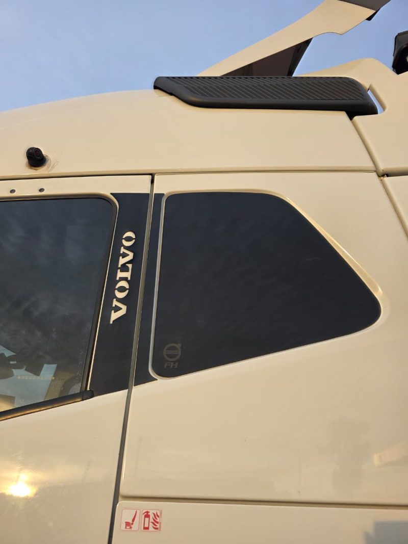 PAR PILARES VOLVO "NEW BLACK"