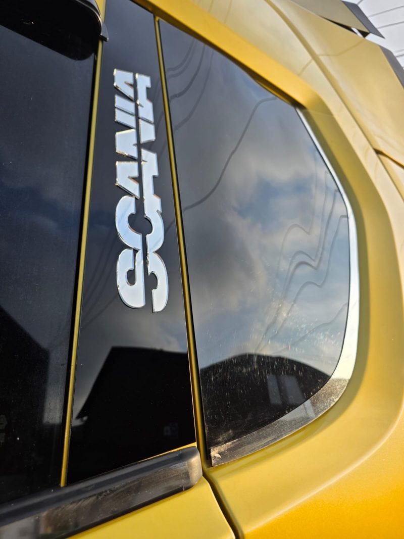 VIDRIO FALSO- SCANIA S6