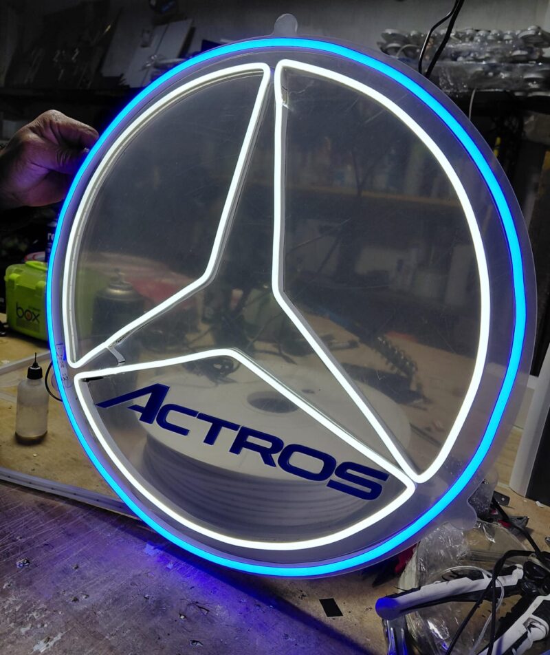 NEÓN ACTROS- CELESTE